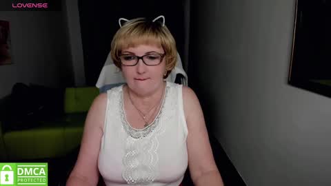 Snapshot of beautiful_lina7 chatting on 5, 1, 2025 your Lana online show from 5, 1, 2025