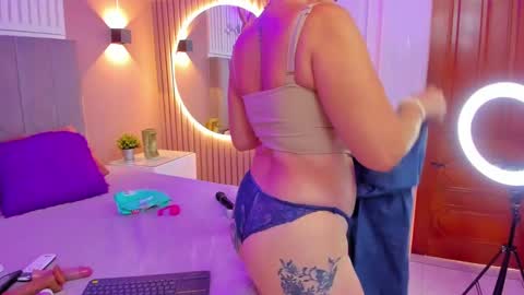 Snapshot of beauty_milf4 chatting on 14, 12, 2024 Chantall online show from 14, 12, 2024