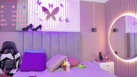 Snapshot of beauty_milf4 chatting on 22, 7, 2026 Chantall online show from 22, 7, 2026