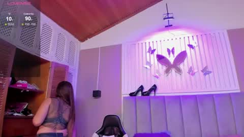 Snapshot of beauty_milf4 chatting on 24, 7, 2026 Chantall online show from 24, 7, 2026