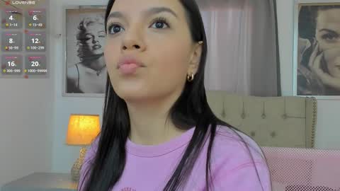 Snapshot of beautyari_ chatting on 7, 10, 2025 Ariana Reyes online show from 7, 10, 2025