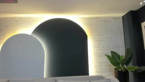 Am Becca online show from 5, 3, 2025