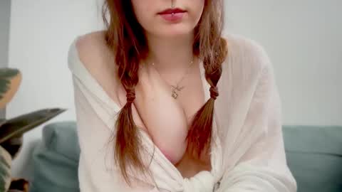 Snapshot of beeblossom chatting on 25, 9, 2025 Mirana Blossom online show from 25, 9, 2025