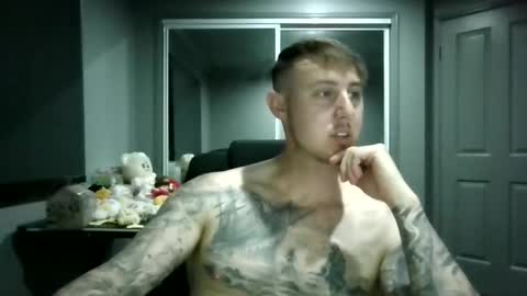 Snapshot of beelzebubxo chatting on 24, 10, 2025 beelzebubxo online show from 24, 10, 2025