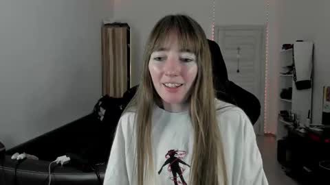 Snapshot of bekkawell chatting on 3, 10, 2025 Lisa online show from 3, 10, 2025