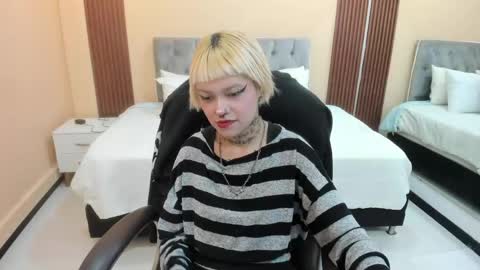 Snapshot of bela_craxkerr chatting on 25, 4, 2026 Bela online show from 25, 4, 2026