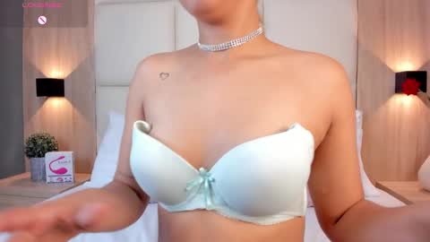 Bella cam online show from 25, 1, 2025
