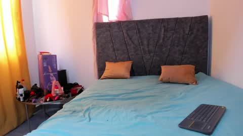 Bella and Andrew special couple online show from 1, 4, 2026