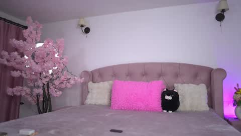 Snapshot of bella_blonda chatting on 3, 2, 2026 Emma Bella online show from 3, 2, 2026