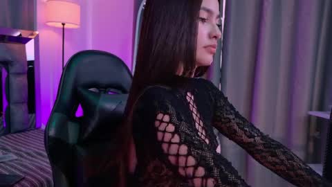 Bella  online show from 11, 4, 2026