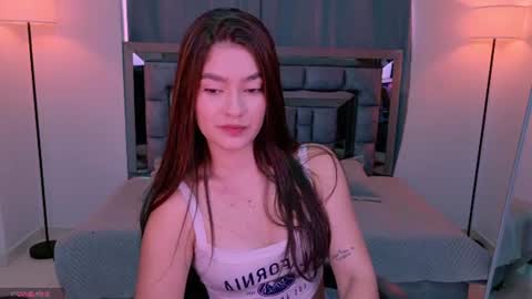 Snapshot of bella_clark2 chatting on 16, 7, 2026 Bella online show from 16, 7, 2026