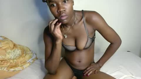 Snapshot of bella_cocy chatting on 21, 4, 2026 cocy online show from 21, 4, 2026