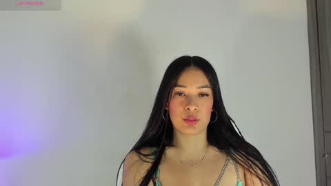 Snapshot of bella_hadid1_ chatting on 18, 12, 2024 Laura online show from 18, 12, 2024
