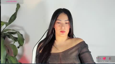 Snapshot of bella_hadid1_ chatting on 4, 3, 2025 Laura online show from 4, 3, 2025