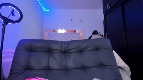 bella_hamilton online show from 5, 3, 2026