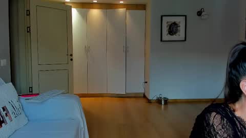 Anna  online show from 15, 9, 2025