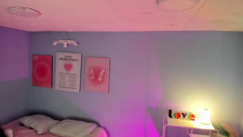  Bella  online show from 16, 4, 2026