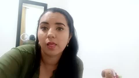 Snapshot of bella_saraah chatting on 10, 11, 2025 Sarah online show from 10, 11, 2025