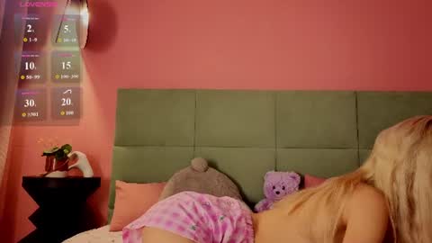 Snapshot of bella_stewarttt chatting on 28, 6, 2026 Bella NEW ROOM online show from 28, 6, 2026