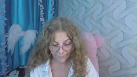 Snapshot of bella_swonn_ chatting on 22, 12, 2025 Bella online show from 22, 12, 2025