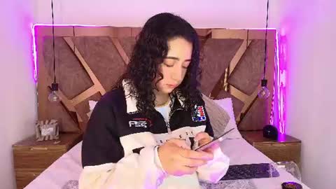 Snapshot of bella_swwan_ chatting on 11, 7, 2026 Bella Swwan online show from 11, 7, 2026