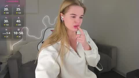 Hi I am Bella I am a first day here online show from 28, 11, 2025