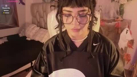 Bella  online show from 18, 10, 2025