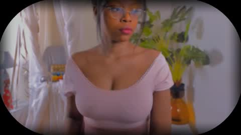 Snapshot of bellablakes18 chatting on 20, 9, 2025 Bellah Blakes-Sarah Scrumptious Lee online show from 20, 9, 2025