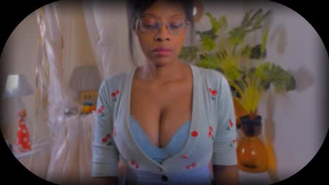 Snapshot of bellablakes18 chatting on 10, 10, 2025 Bellah Blakes-Sarah Scrumptious Lee online show from 10, 10, 2025