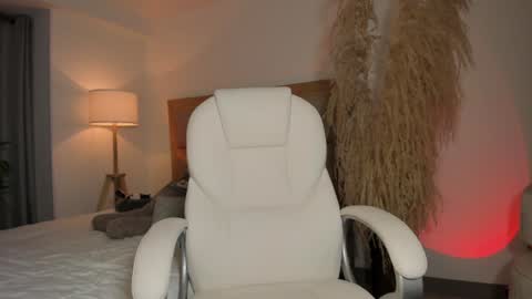 Bella Mia online show from 2, 1, 2025