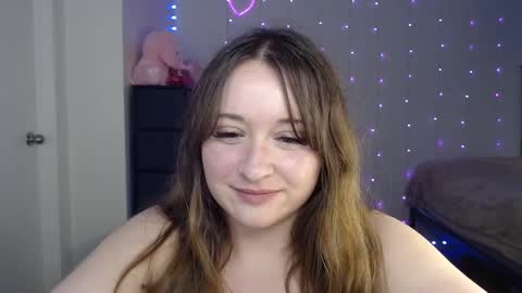Snapshot of bellamonroee chatting on 2, 2, 2025 Bella Monroe online show from 2, 2, 2025
