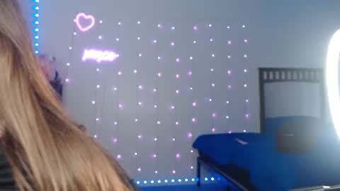 Snapshot of bellamonroee chatting on 23, 2, 2025 Bella Monroe online show from 23, 2, 2025