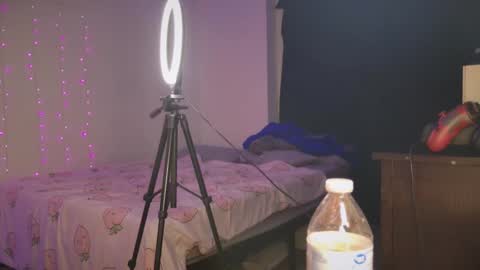 Snapshot of bellamonroee chatting on 15, 9, 2025 Bella Monroe online show from 15, 9, 2025