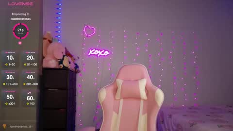 Snapshot of bellamonroee chatting on 7, 10, 2025 Bella Monroe online show from 7, 10, 2025