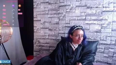   online show from 4, 2, 2025