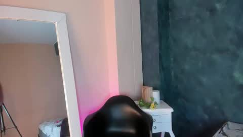 Snapshot of bellarooux chatting on 10, 11, 2025 bellarooux online show from 10, 11, 2025