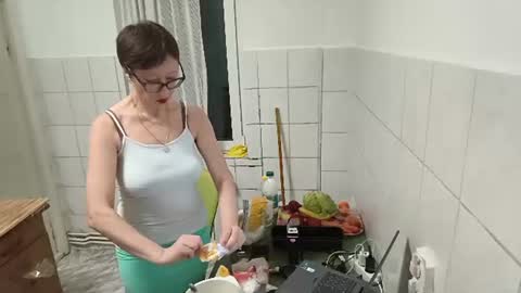 Snapshot of bellarose_2020 chatting on 12, 6, 2026 Emma online show from 12, 6, 2026