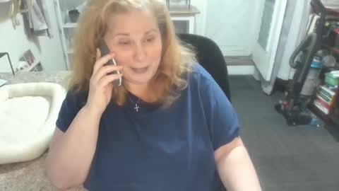 Snapshot of bellavoca chatting on 10, 11, 2025 Bellavoca online show from 10, 11, 2025