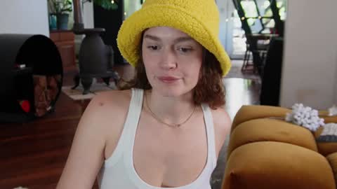 Snapshot of bellebabyboo chatting on 16, 12, 2024 BELLE online show from 16, 12, 2024
