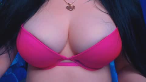 Snapshot of bellelovexx chatting on 1, 12, 2024 Hello I am kind friendly and cute girl online show from 1, 12, 2024