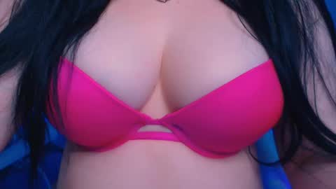 Snapshot of bellelovexx chatting on 4, 12, 2024 Hello I am kind friendly and cute girl online show from 4, 12, 2024