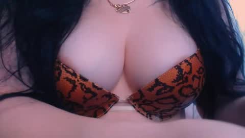 Snapshot of bellelovexx chatting on 11, 1, 2025 Hello I am kind friendly and cute girl online show from 11, 1, 2025