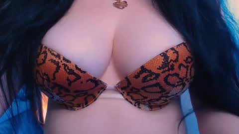 Snapshot of bellelovexx chatting on 11, 1, 2025 Hello I am kind friendly and cute girl online show from 11, 1, 2025