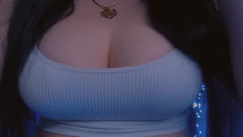 Snapshot of bellelovexx chatting on 5, 2, 2025 Hello I am kind friendly and cute girl online show from 5, 2, 2025