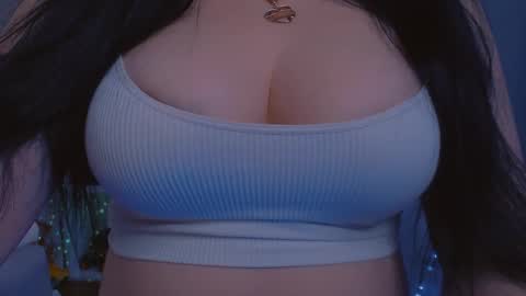Snapshot of bellelovexx chatting on 12, 2, 2025 Hello I am kind friendly and cute girl online show from 12, 2, 2025
