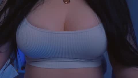 Snapshot of bellelovexx chatting on 13, 2, 2025 Hello I am kind friendly and cute girl online show from 13, 2, 2025