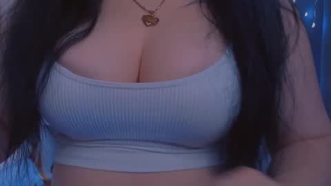 Snapshot of bellelovexx chatting on 17, 2, 2025 Hello I am kind friendly and cute girl online show from 17, 2, 2025