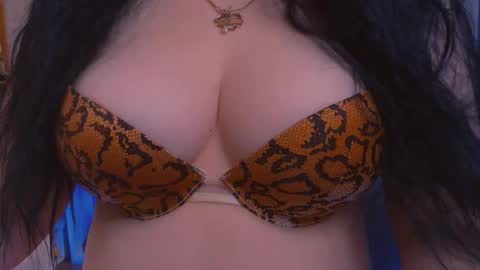 Snapshot of bellelovexx chatting on 10, 3, 2025 Hello I am kind friendly and cute girl online show from 10, 3, 2025