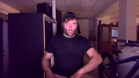 Snapshot of bengi1984 chatting on 12, 10, 2025 Robert 1984 online show from 12, 10, 2025