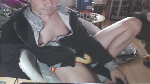 Snapshot of benijamin chatting on 13, 10, 2025 benijamin online show from 13, 10, 2025